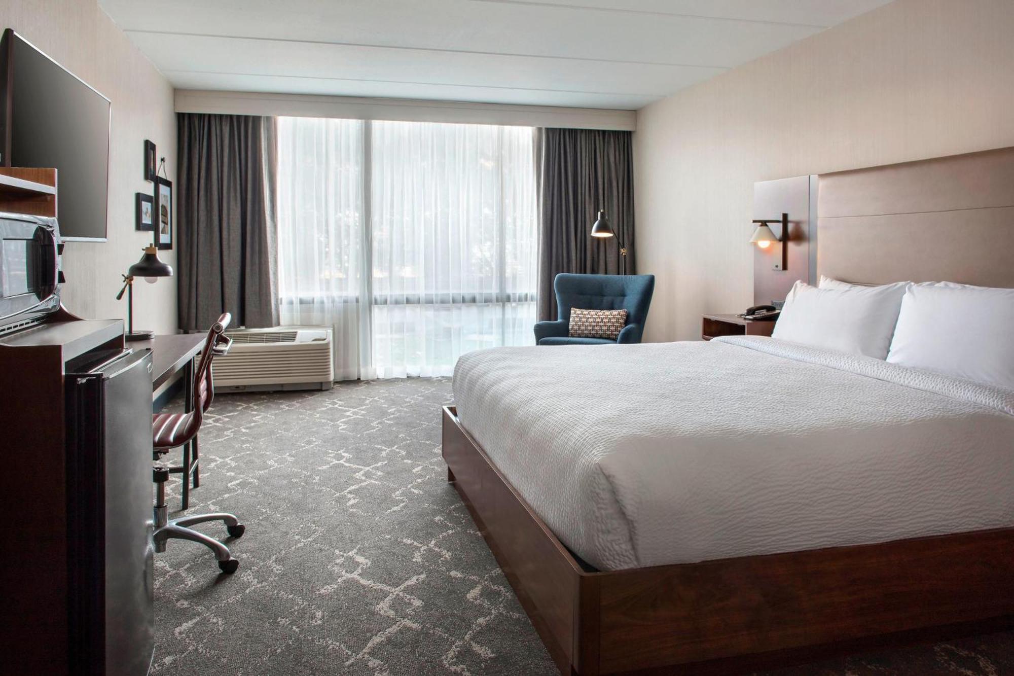 Four Points Philadelphia Northeast Hotel Exterior foto