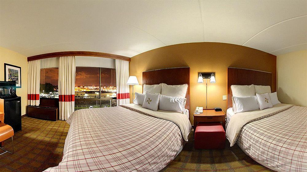 Four Points Philadelphia Northeast Hotel Exterior foto
