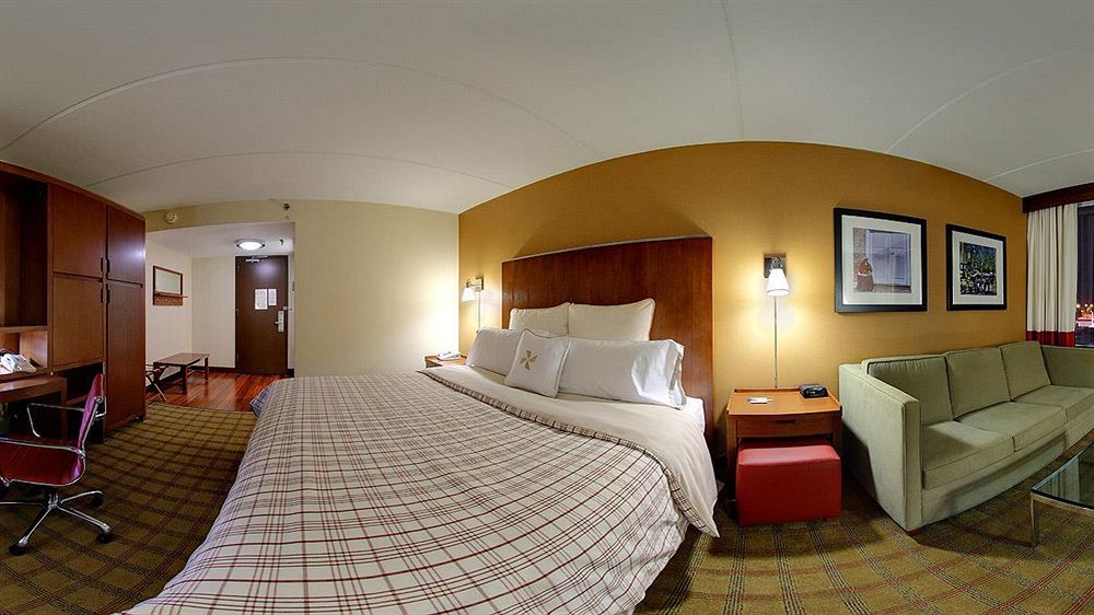 Four Points Philadelphia Northeast Hotel Exterior foto