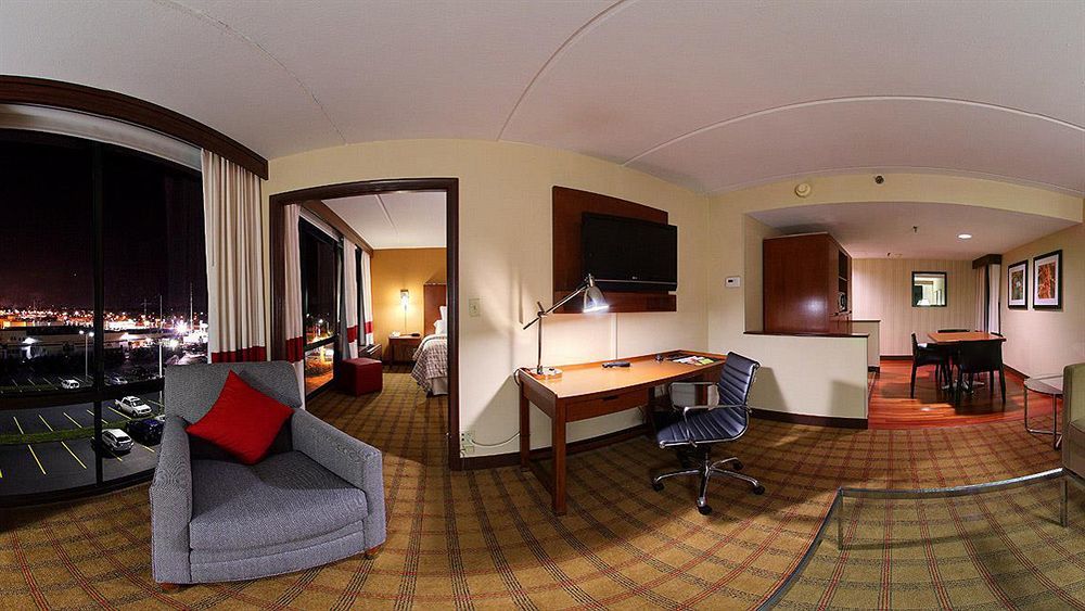 Four Points Philadelphia Northeast Hotel Exterior foto